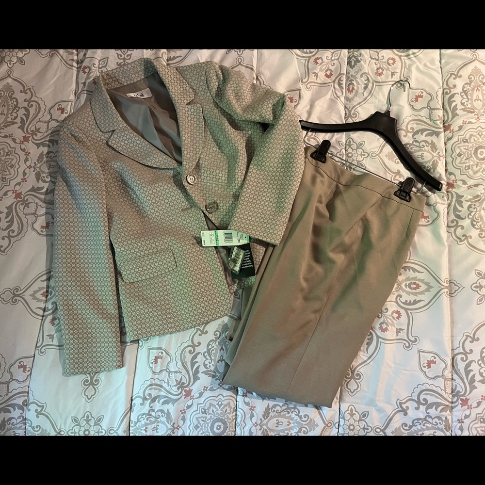 Tan/White Le Suit Pantsuit